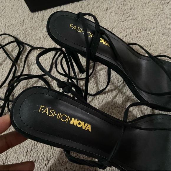 Fashion Nova Black Strappy Lace up Heels Size 10 - Picture 4 of 8